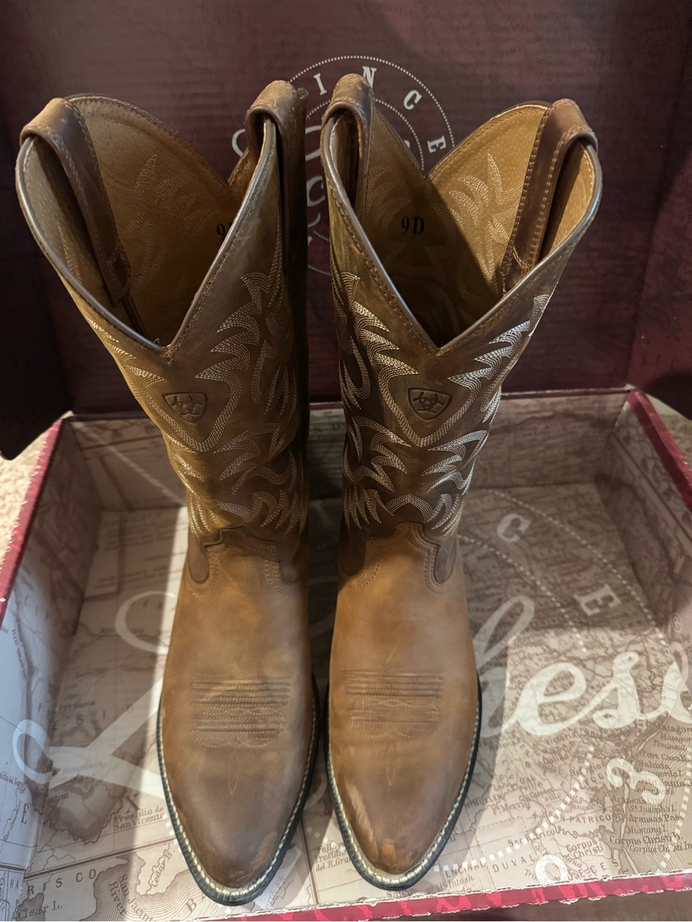 Men’s Ariat Cowboy Boots
Brown 9D
With shown flaws & NO insole  OPEN TO OFFERS